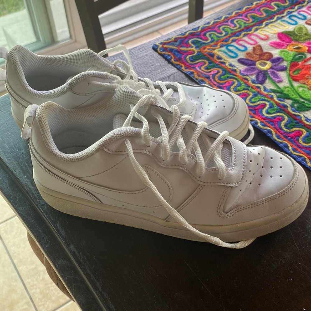 Nike white shoes us 5.5Y